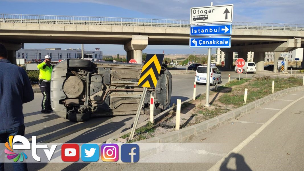 REFÜJE-ÇARPAN-OTOMOBİL-YAN-YATTI