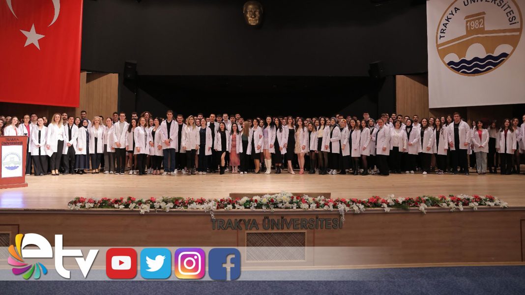 FİZYOTERAPİST-ADAYLARI-BEYAZ-ÖNLÜKLERİNİ-GİYDİ