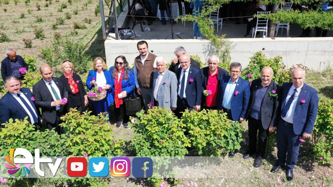 4.-GÜL-HASAT-ŞENLİĞİ-RENKLİ-GÖRÜNTÜLERE-SAHNE-OLDU