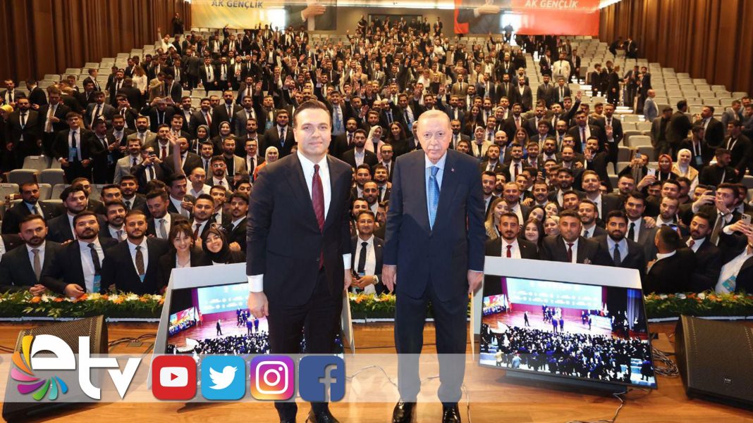 GENÇLİK-KOLLARI’NDAN-ANKARA-ÇIKARMASI-CUMHURBAŞKANI-ERDOĞAN-İLE-BULUŞTULAR