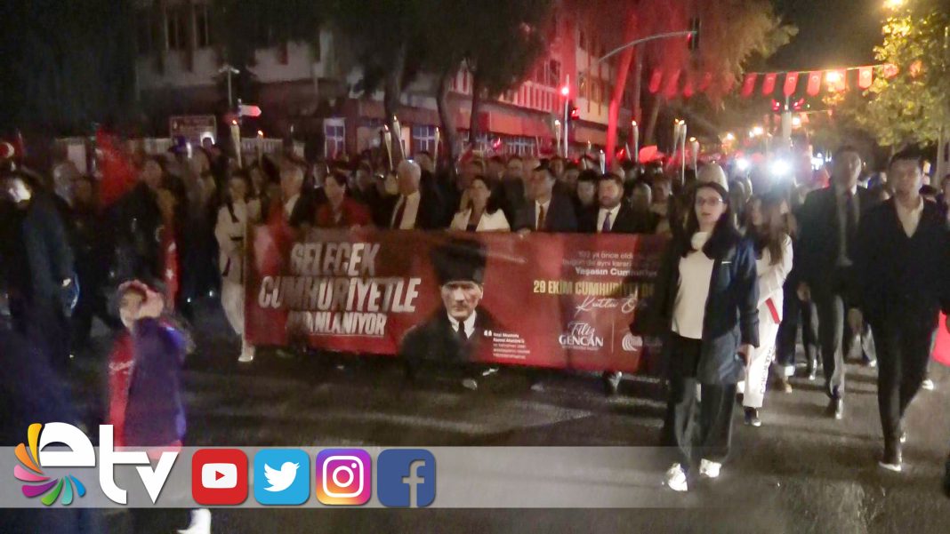 CUMHURİYET-BAYRAMI-FENER-ALAYI-İLE-TAÇLANDI