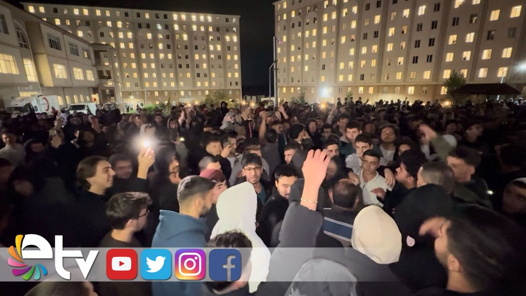 ÖĞRENCİLERDEN-‘SICAK-SU’-PROTESTOSU