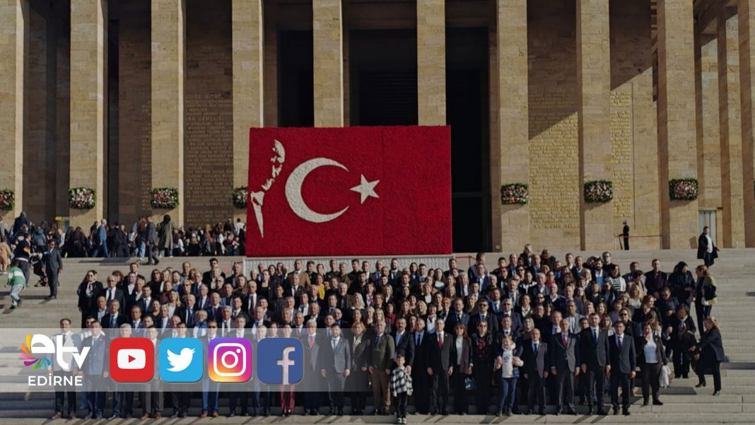 CHP-EDİRNE-TEŞKİLATI-TAM-KADRO-ATA’NIN-HUZURUNA-ÇIKTI