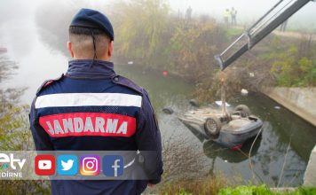 KAZADA ÖLEN ARKADAŞLARINI ARAÇTA BIRAKIP KAÇTILAR