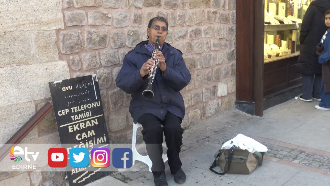 SARAÇLAR-CADDESİ’NDE-YILBAŞI-ÖNCESİ-KLARNETLİ-NOSTALJİ