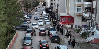 EDİRNE’DE İFTAR ÖNCESİ PİDE KUYRUĞU: FIRINLARIN ÖNÜ DOLDU TAŞTI