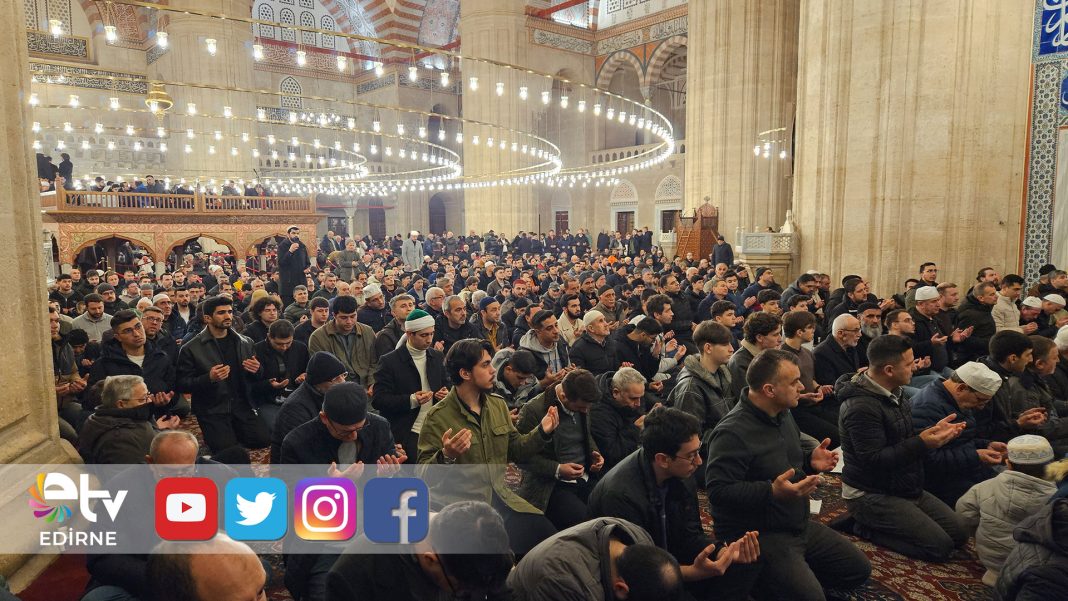 SELİMİYE-CAMİİ’NDE-4-YIL-ARADAN-SONRA-İLK-TERAVİH-DOLU-DOLU-GEÇTİ
