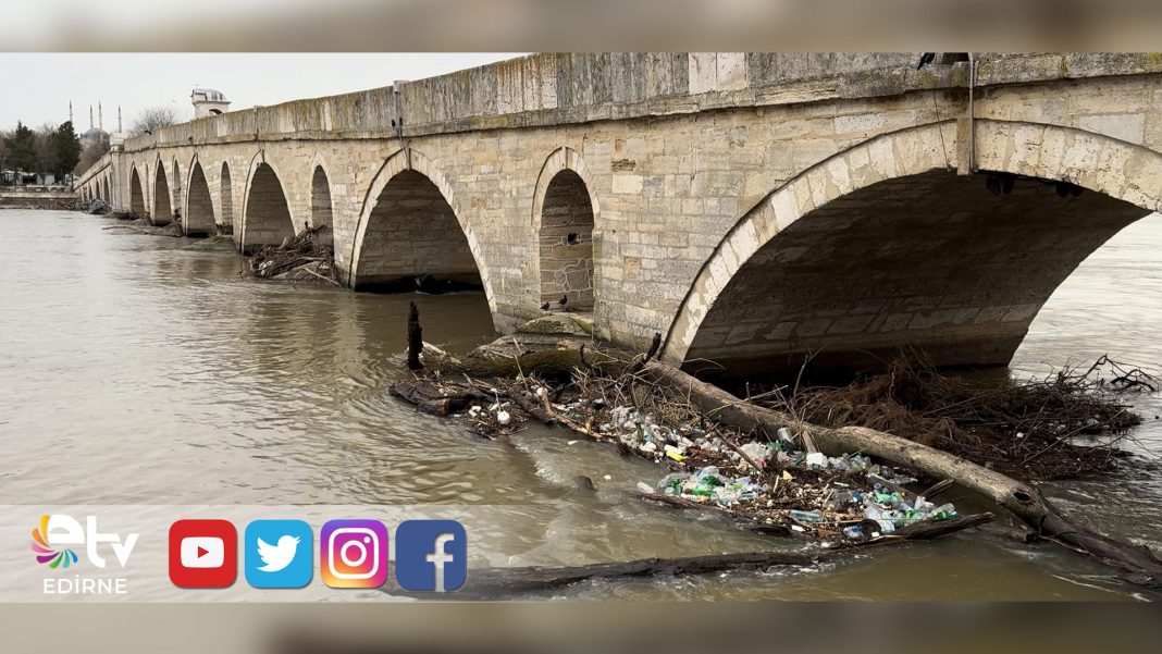 TARİHİ-MERİÇ-KÖPRÜSÜ-ATIKLARA-TESLİM-OLDU