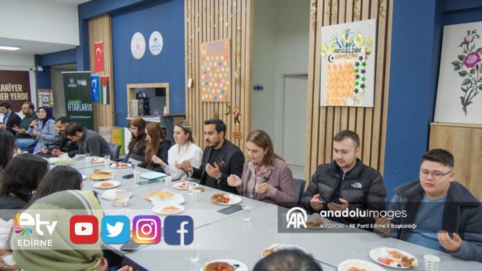 AK-PARTİLİ-BELGİN-İBA-SAHURDA-ÜNİVERSİTE-ÖĞRENCİLERİYLE-BULUŞTU