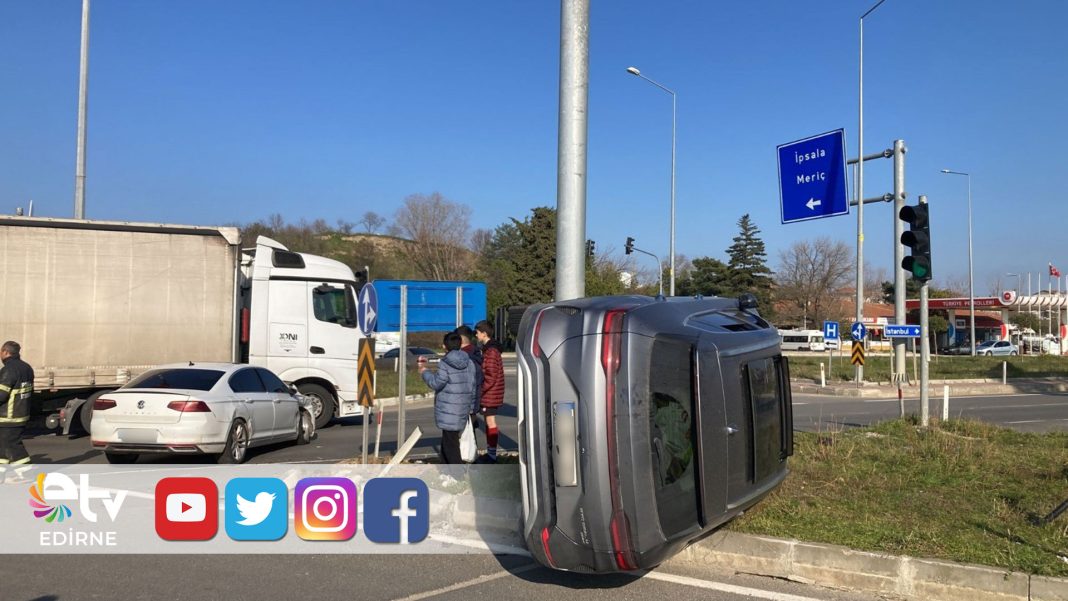 İPSALA’DA-İKİ-OTOMOBİL-ÇARPIŞTI-4-YARALI