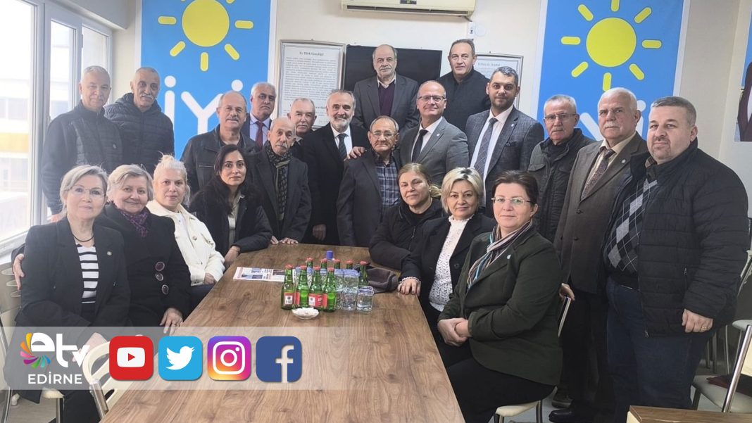 İYİ-PARTİ-TEŞKİLATI-BAYRAMLAŞTI