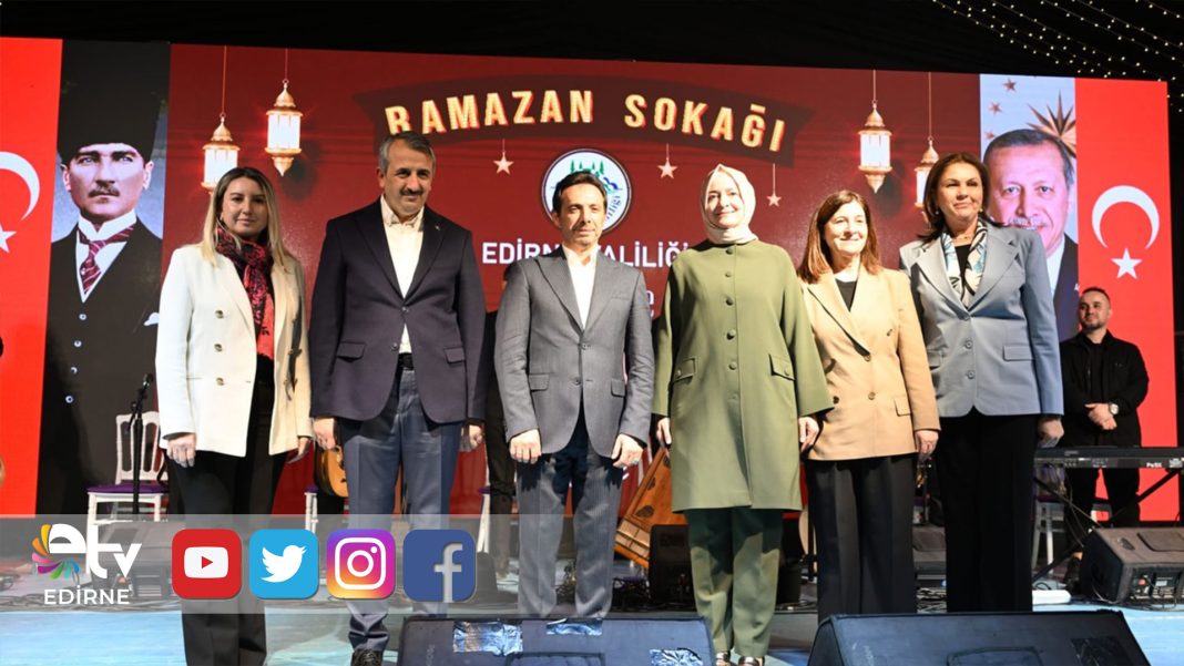 SELİMİYE-GÖLGESİNDE-RAMAZAN-SOKAĞI’NA-PROTOKOL-ZİYARETİ,-FATİH-KOCA-KONSERİNE-EŞLİK-EDİLDİ