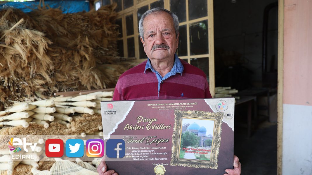 DÜNYA-AHİSİ-SEÇİLEN-OT-SÜPÜRGE-USTASI,-ÇIRAK-BULAMAMAKTAN-YAKINIYOR