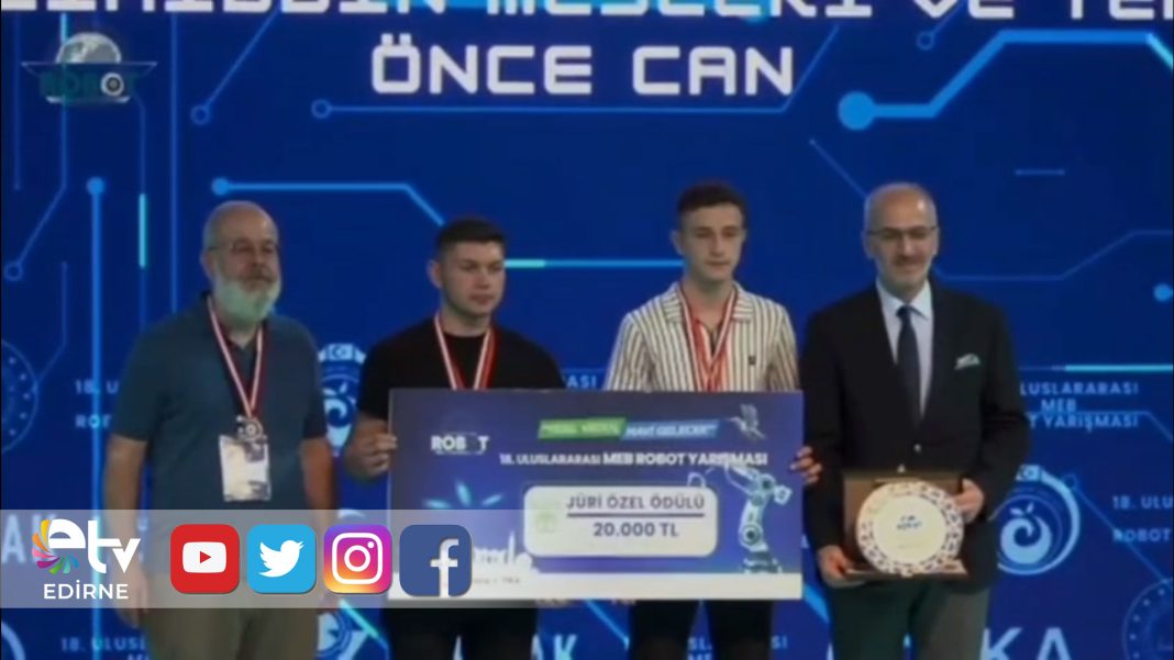 UZUNKÖPRÜLÜ-ÖĞRENCİLERDEN-ROBOT-YARIŞMASINDA-BÜYÜK-BAŞARI