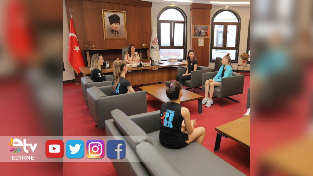 BAŞKAN-GENCAN-BAŞARILI-SPORCULARI-AĞIRLADI