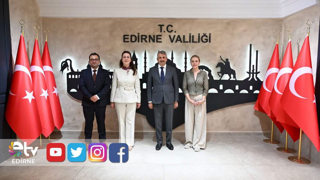 TÜRK-KIZILAY-HEYETİNDEN-VALİ-SEZER’E-ZİYARET